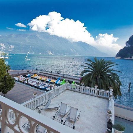 Bellavista Lakefront Hotel & Apartments Riva del Garda Exterior photo