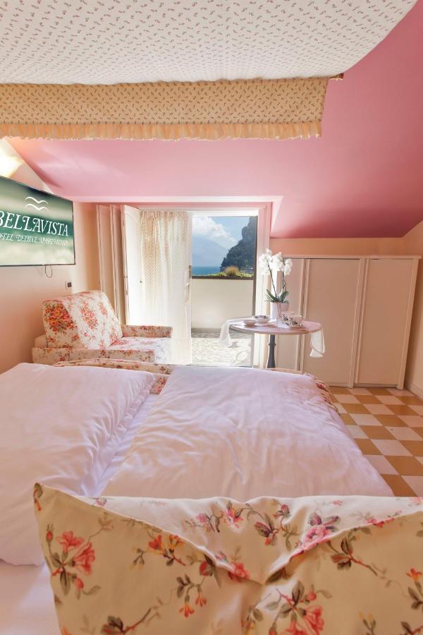 Bellavista Lakefront Hotel & Apartments Riva del Garda Exterior photo