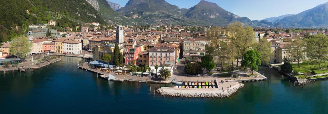 Bellavista Lakefront Hotel & Apartments Riva del Garda Exterior photo