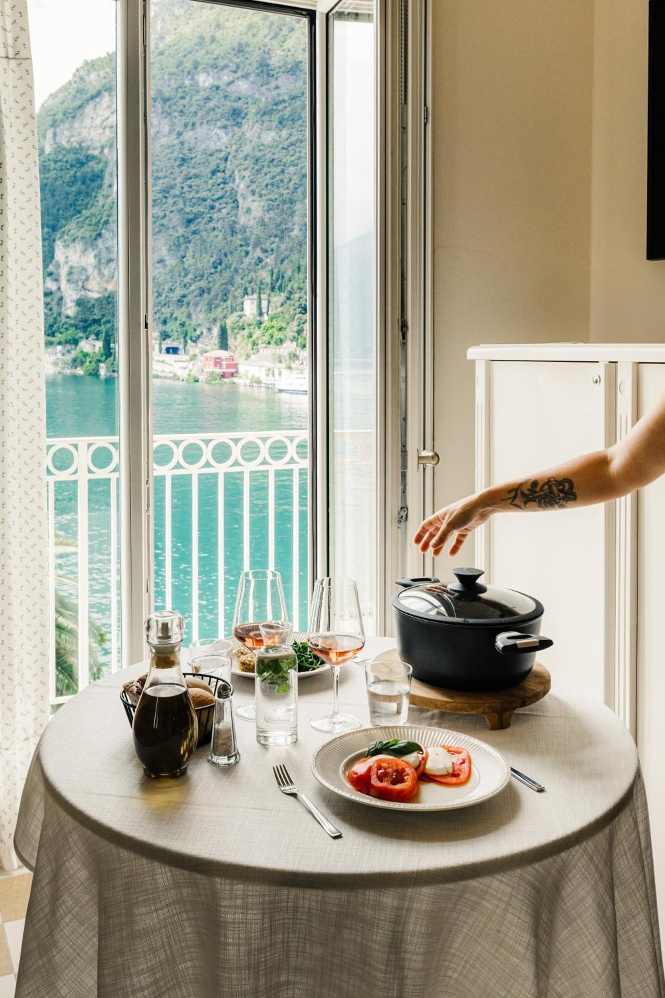 Bellavista Lakefront Hotel & Apartments Riva del Garda Room photo