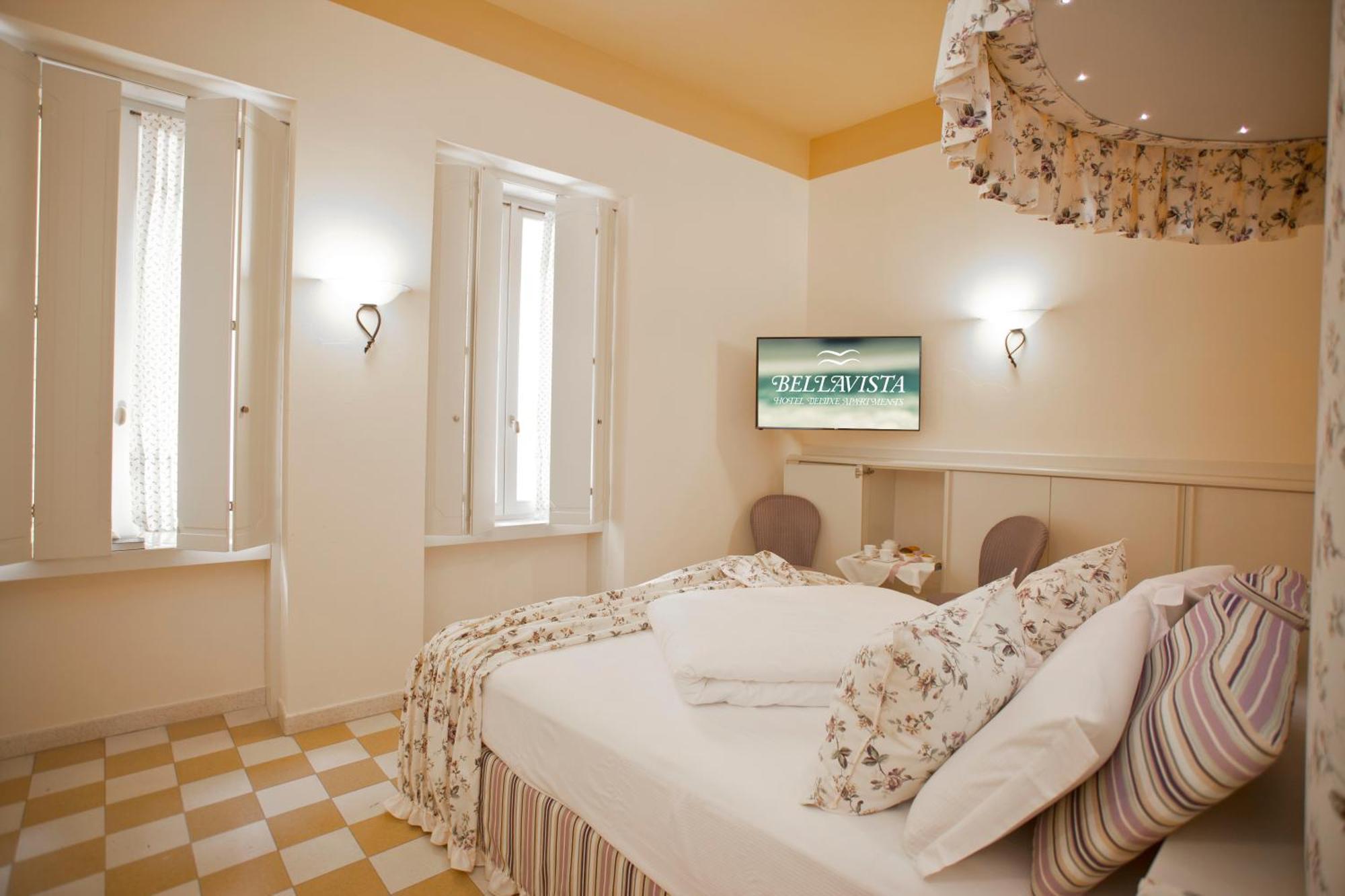 Bellavista Lakefront Hotel & Apartments Riva del Garda Room photo