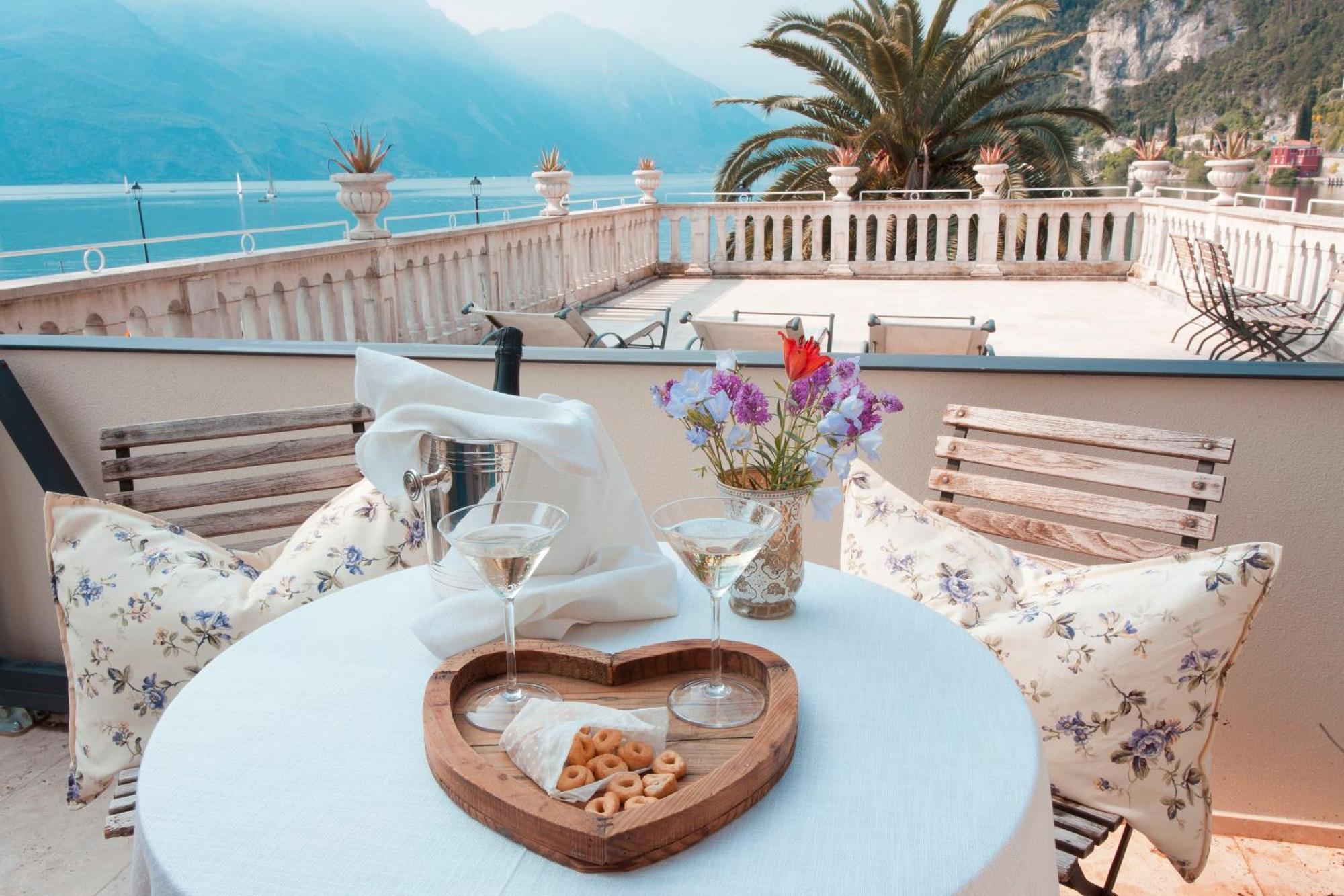 Bellavista Lakefront Hotel & Apartments Riva del Garda Exterior photo