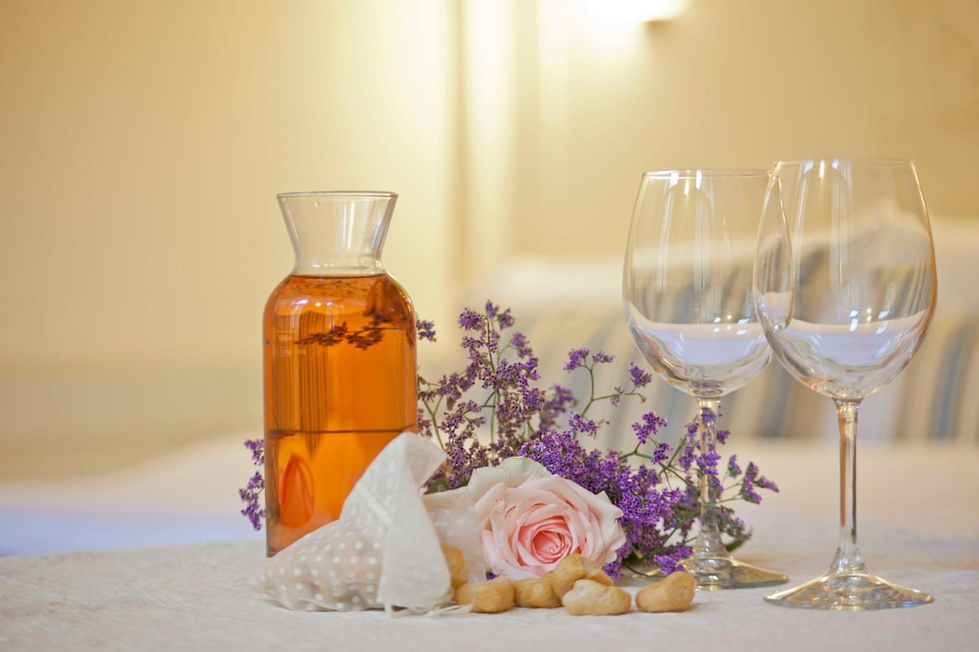 Bellavista Lakefront Hotel & Apartments Riva del Garda Room photo